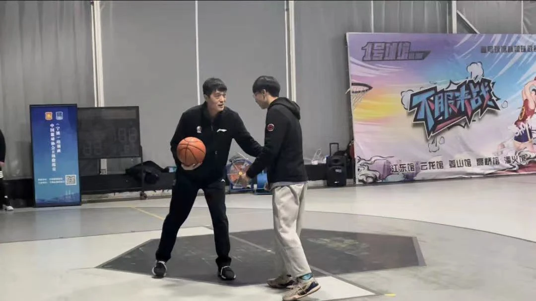 篮球青训营中的体能训练方案有哪些?_1